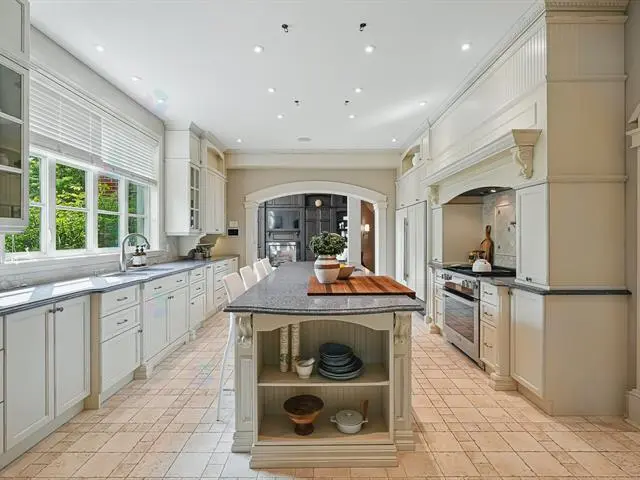 Elegant Décor Creating a Wow Effect for Home Buyers