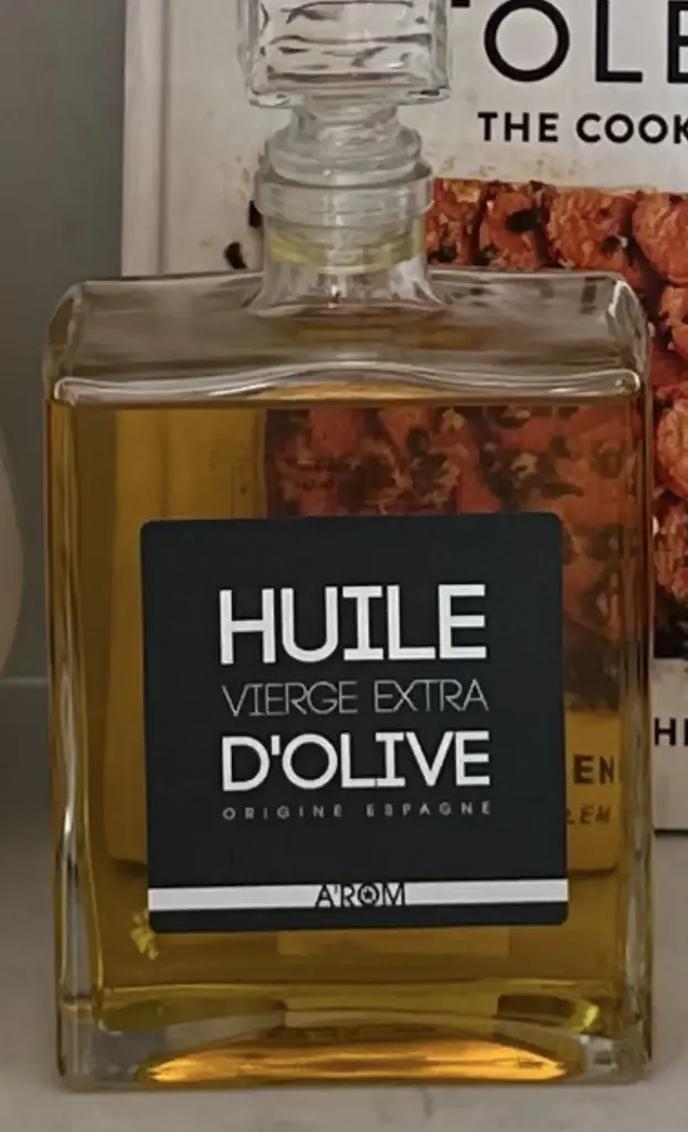 Huile d'olive extra vierge bouteille carrée - Présentation élégante et raffinée