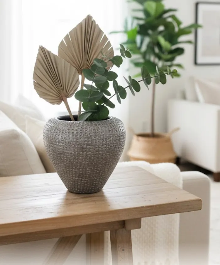Vase en argile peint gris métal - Accent contemporain et texturé