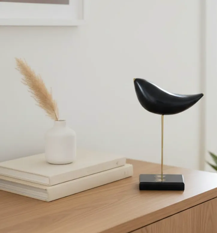 Oiseau décoratif en bois sur pieds dorés - Accent naturel et élégant