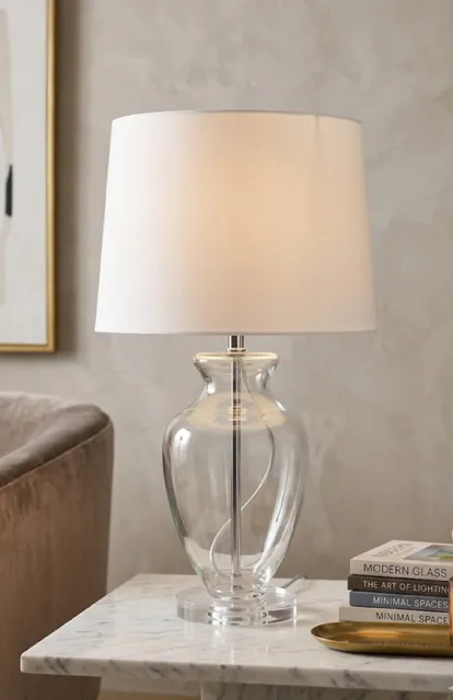 Lampe de table en verre en forme de vase avec abat‑jour beige - Élégance douce et intemporelle